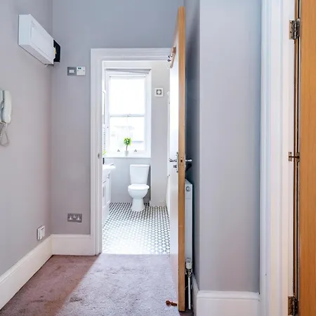Large 1 Bedroom In Center Of Londres Extérieur photo