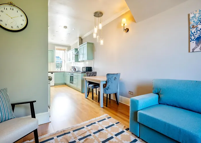 Large 1 Bedroom In Center Of London