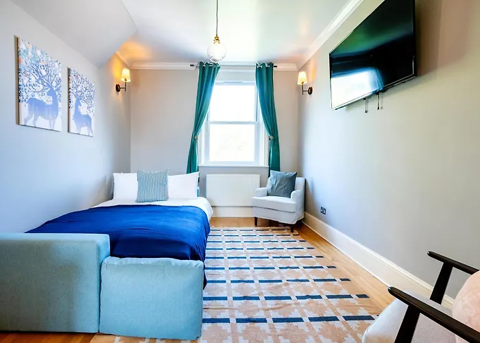 Large 1 Bedroom In Center Of London