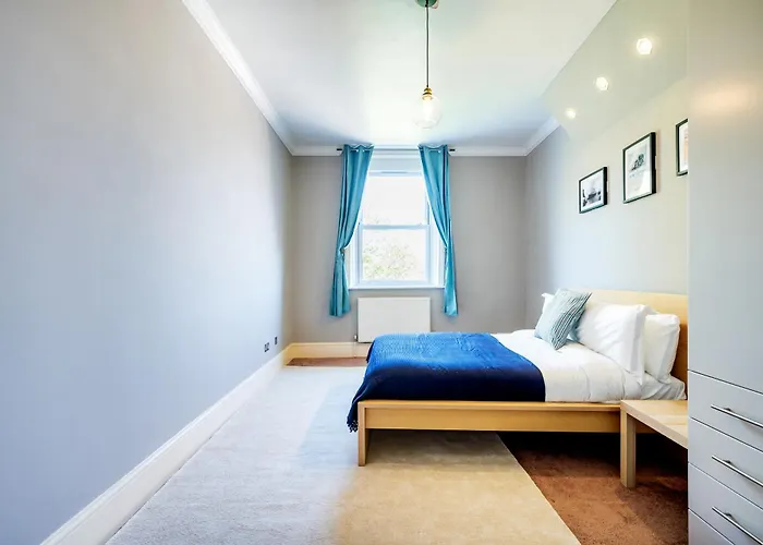 Large 1 Bedroom In Center Of London